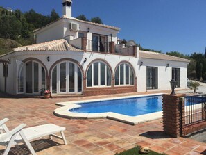 Outdoor pool - Casa Delfin, a viewpoint of peace and mountains. (Cómpeta)