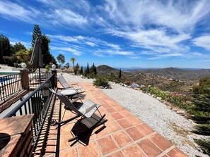 Terrace/patio - Casa Delfin, a viewpoint of peace and mountains. (Cómpeta)