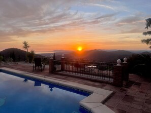 Outdoor pool - Casa Delfin, a viewpoint of peace and mountains. (Cómpeta)