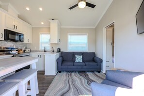 Interior - 5933 Block 3 - Sleeps 5 (MYRTLE BEACH)