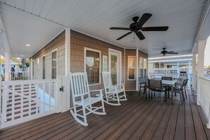 Outdoor dining - 8143 Seascape Deluxe- Sleeps 8 (Myrtle Beach)