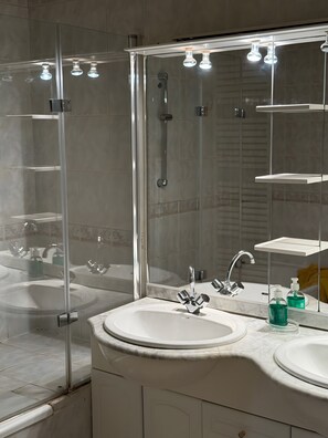 Dusche, Haartrockner