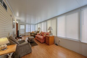 TV - 6225 Block 3- Sleeps 6 (Myrtle Beach)