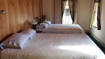 3 slaapkamers, reisbedje, beddengoed