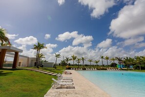Pool - Exclusive 1BR, pool, gym, and artificial beach (Punta Cana)