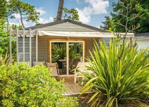 Terrace/patio - ZEcamping familial espace aquatique animaux acceptés locatif TV 26m2 (Saint-Hilaire-de-Riez)