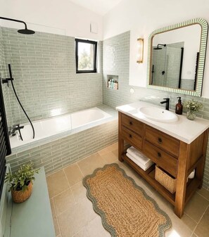 Hair dryer, toilet paper - Casa Da Vinha (Caramujeira)