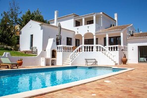 Outdoor pool, a heated pool - Casa Da Vinha (Caramujeira)