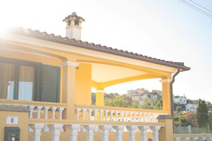 Exterior detail - Villa Stella Maris - Two Bedroom Apartment, Sleeps 3 (Siniscola)