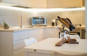 Fridge, microwave, oven, stovetop - Villa Stella Maris - Two Bedroom Apartment, Sleeps 3 (Siniscola)
