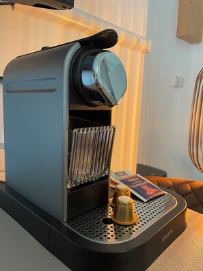 قهوة و/أو ماكينة صنع القهوة