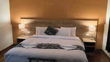 Kamar Single Comfort | Seprai antialergi, selimut bulu angsa, dan meja kerja