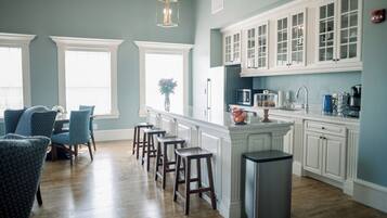 Fridge, microwave, dishwasher, coffee/tea maker