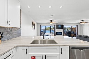 Fridge, microwave, oven, stovetop - Waterfront Getaway☀️| Bay Views | Turtle's Cove | Dog-Friendly 🐾 | Fire Pit & Grill (Fort Walton Beach)