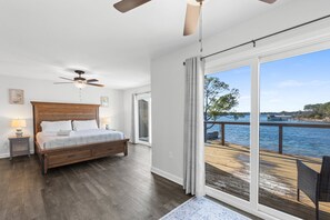 3 bedrooms, iron/ironing board, free WiFi, bed sheets - Waterfront Getaway☀️| Bay Views | Turtle's Cove | Pet-Friendly 🐾 | Fire Pit & Grill (Fort Walton Beach)