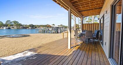 Waterfront Getaway☀️| Bay Views | Turtle's Cove | Dog-Friendly 🐾 | Fire Pit & Grill