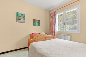 3 bedrooms, iron/ironing board, WiFi, bed sheets - Holiday Home for 7 Guests with Pool – Il Bosco (Méounes-lès-Montrieux)