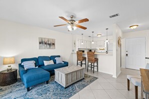Smart TV - Beach, Please a cozy townhome in Fort Walton Beach. Free Activities Included! (Fort Walton Beach)