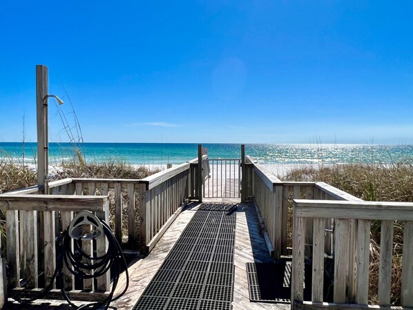 Property grounds - The Seashell–Steps to Sand, Beach Service, Pool, Free Activities! (Fort Walton Beach)
