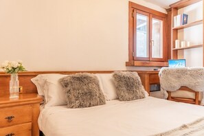 2 bedrooms, desk, travel crib, free WiFi