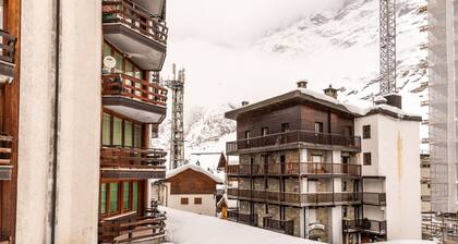Derby | Balcony on Via Carrel, Cervinia Centre