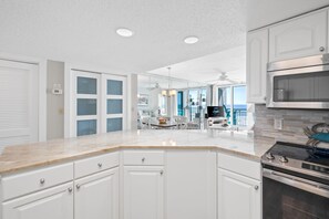 Fridge, microwave, oven, stovetop - Beachfront Bliss at Nautilus 1302 – Your Perfect Fort Walton Getaway! (Fort Walton Beach)