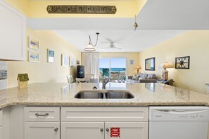 Interior - Beachfront Condo with Pool, Hot Tub & Free Beach Service – Perfect for Families! (Fort Walton Beach)