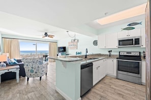 Coffee/tea maker, fridge, microwave, oven - Beachfront Condo with Pool, Hot Tub & Free Beach Service – Sleeps 6! (Fort Walton Beach)