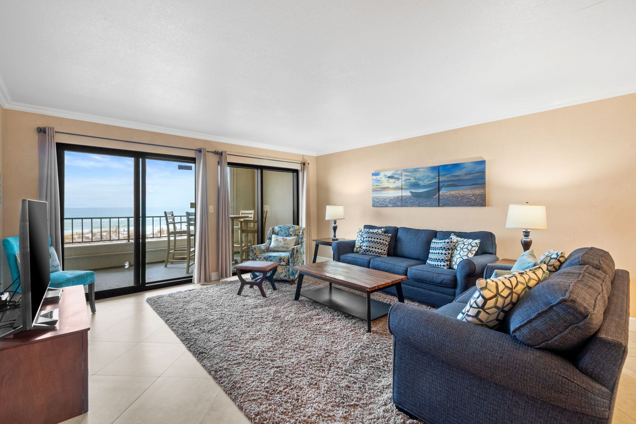 Living Area - Beach Front - Balcony Access - Smart TV