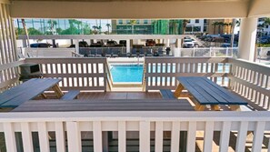 Outdoor dining - Beachfront~Beach Service~Stunning Views~Free Activities~Surf Dweller 210 (Fort Walton Beach)