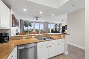 Interior - Beach Front, “Family Tides” 103, Free Activities Included! (Fort Walton Beach)