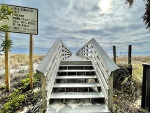 Property grounds - Turtle's Nest | Steps from the Beach | Beach Service, Pool & Top Amenities! (Fort Walton Beach)