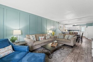 Smart TV - Turtle's Nest | Steps from the Beach | Beach Service, Pool & Top Amenities! (Fort Walton Beach)