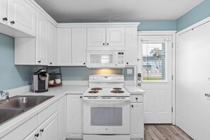Fridge, microwave, oven, stovetop - Turtle's Nest | Steps from the Beach | Beach Service, Pool & Top Amenities! (Fort Walton Beach)