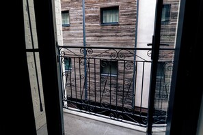 Deluxe Apartment, 3 Bedrooms, Balcony | Balcony - Cumberland Street Apartments (Liverpool)