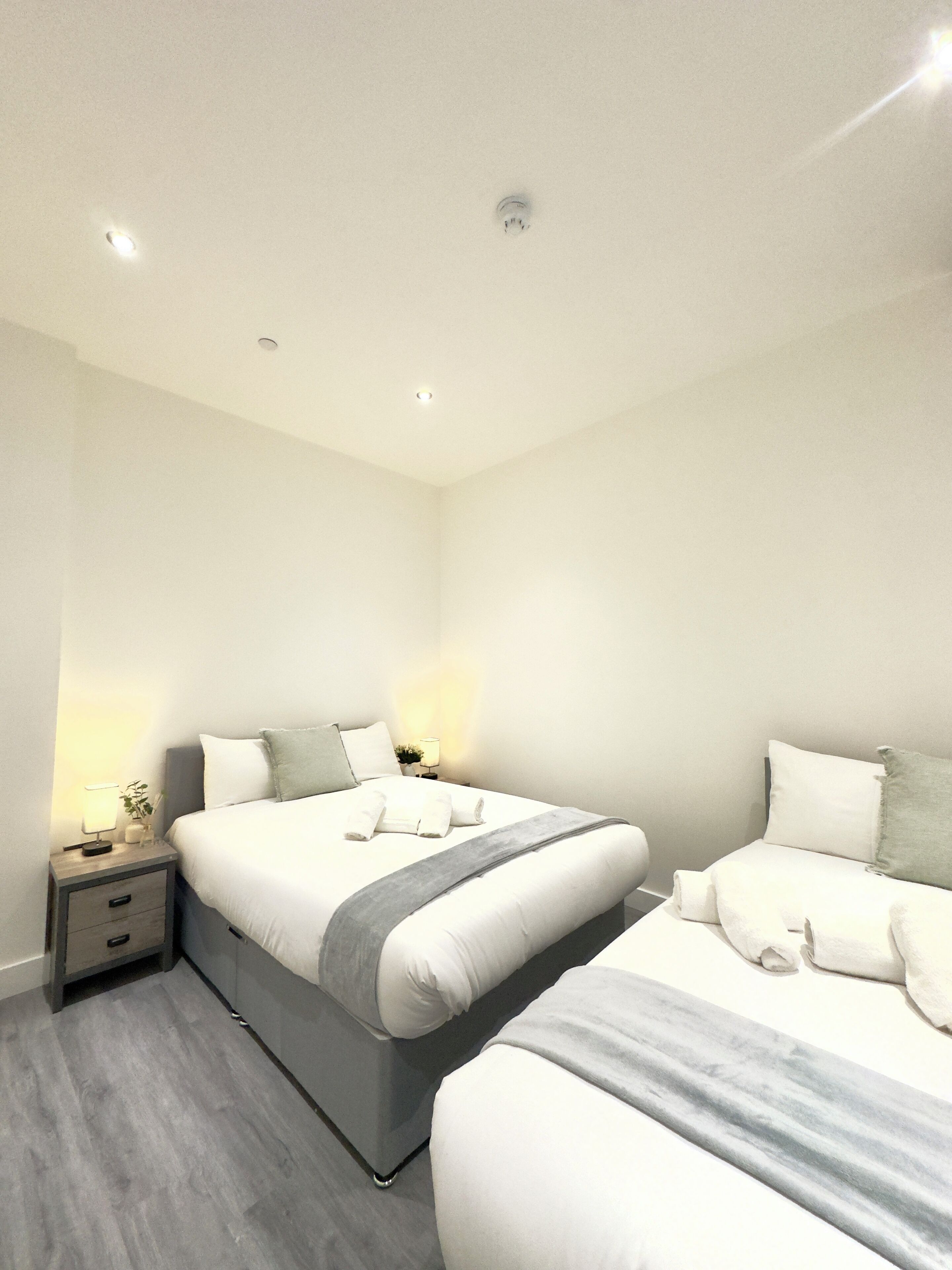 Apartamento Deluxe, 3 habitaciones, balcón | Escritorio y espacio para trabajar con un portátil