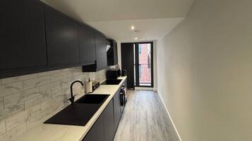 Leilighet – deluxe, 2 soverom | Eget kjøkken | Kjøleskap, mikrobølgeovn, ovn og kokeplater