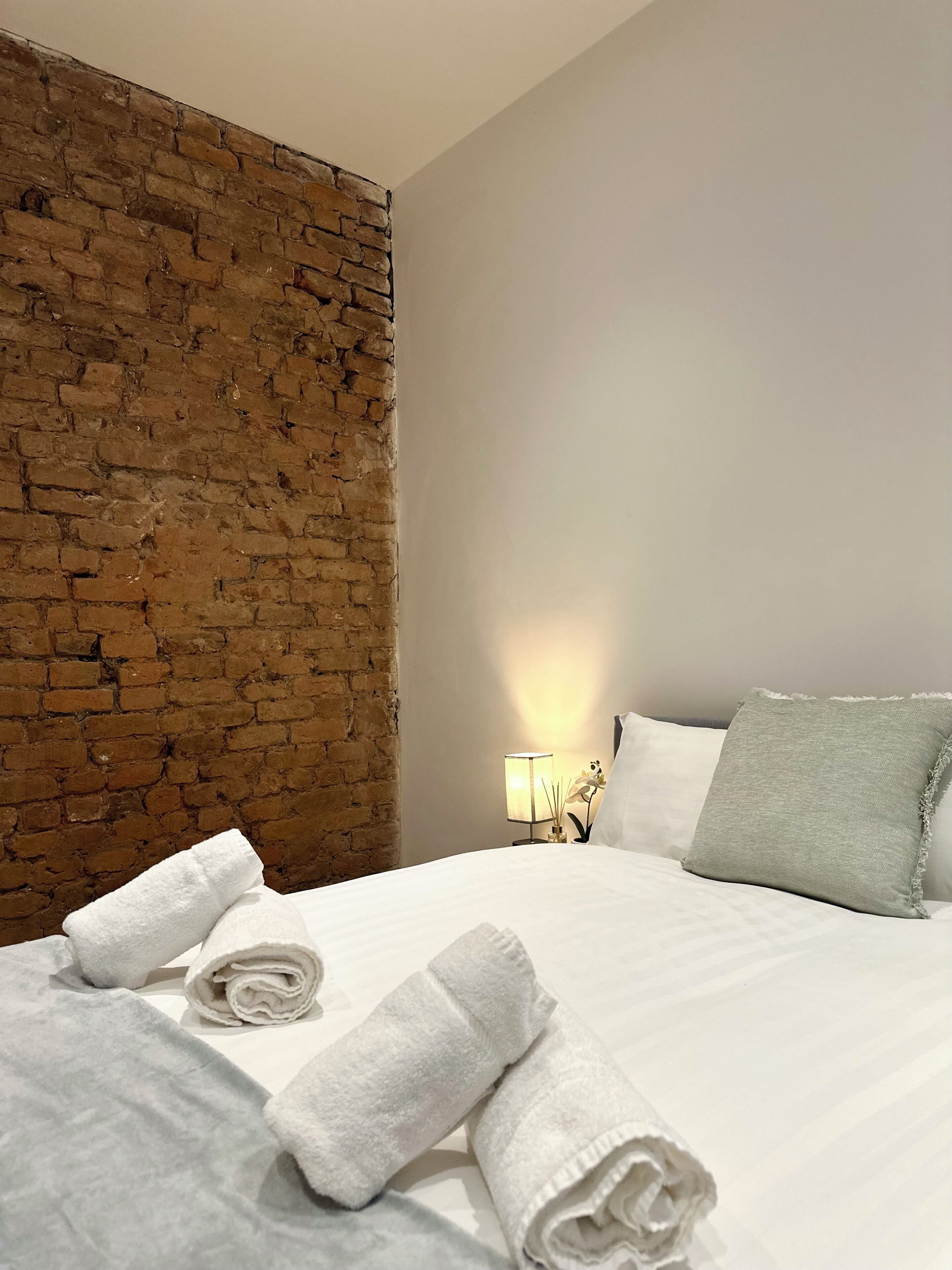 Desk, laptop workspace, iron/ironing board, free WiFi