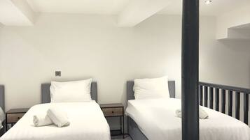 Deluxe Apartment | Desk, laptop workspace, iron/ironing board, free WiFi