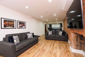 Living area - Cumberland Street Apartments (Liverpool)