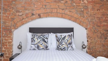 Desk, laptop workspace, iron/ironing board, free WiFi