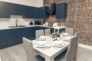 Apartment, 3 Bedrooms, Balcony | Private kitchen