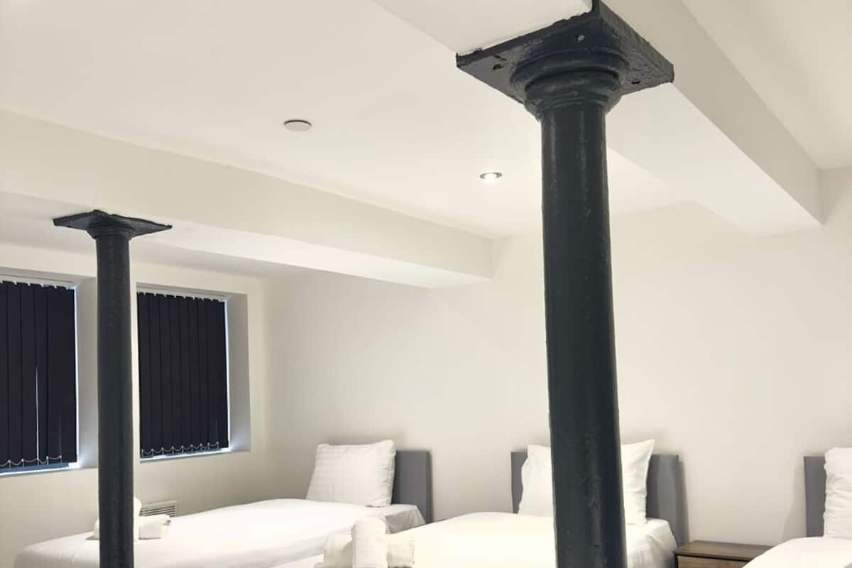 Apartamento Deluxe | Escritorio y espacio para trabajar con un portátil