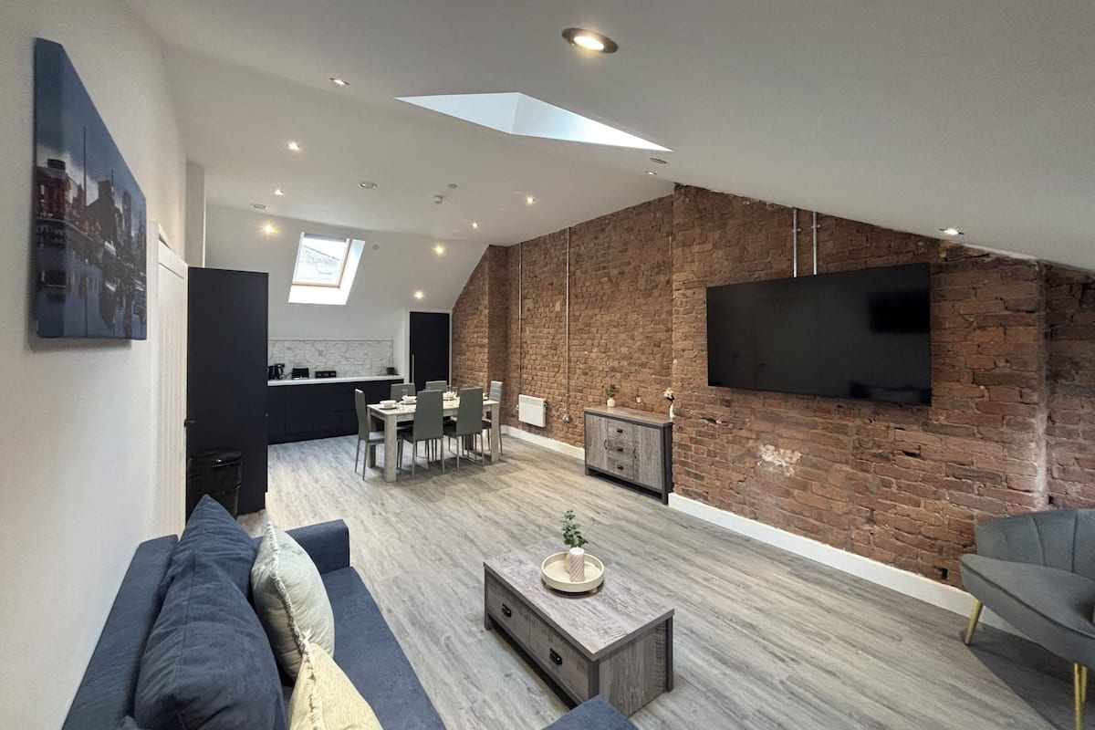 Superior Apartment, 2 Bedrooms | Living area