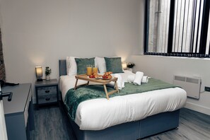 Apartamento clásico, 1 habitación | Escritorio y espacio para trabajar con un portátil