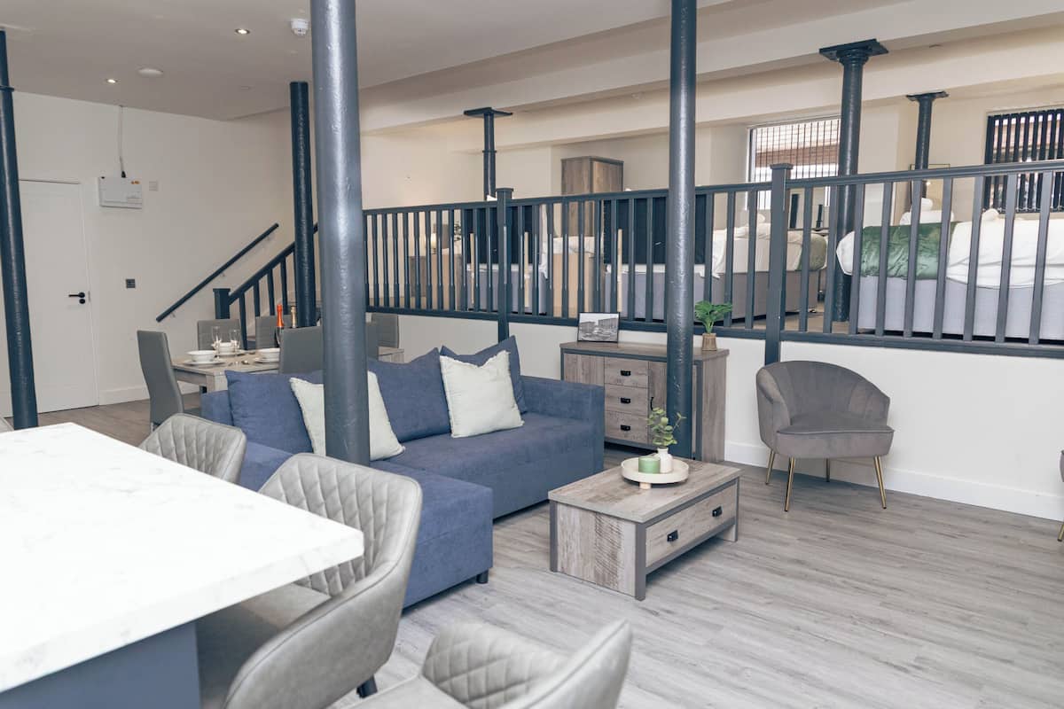 Deluxe Apartment | Desk, laptop workspace, iron/ironing board, free WiFi