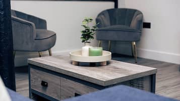 Deluxe Apartment | Living area