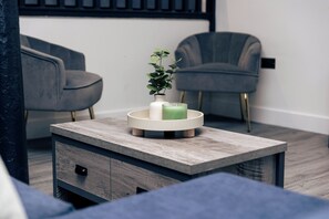 60-inch Smart TV with satellite channels - Cumberland Street Apartments (Liverpool)