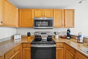 Fridge, microwave, oven, stovetop - Beachfront Bliss at 'No Worries, Beach Happy' – Gulf-Front Pool & Free Beach Service! (Fort Walton Beach)