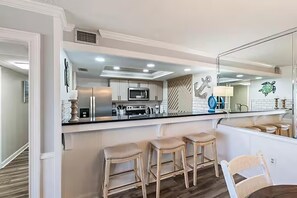 Private kitchen - Moondrifter 205 (Panama City Beach)